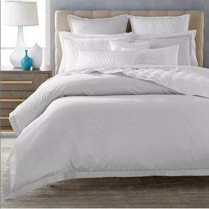 $500 Value Hotel Collection 680 Thread Count
Comforter, King. Color:Palladium